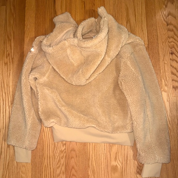 Like New ALO Foxy Sherpa Jacket Large - Picture 8 of 8